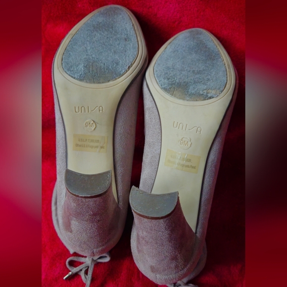 Unisa Taupe Suede Booties/Heeled Boots Size 9M - Picture 6 of 7